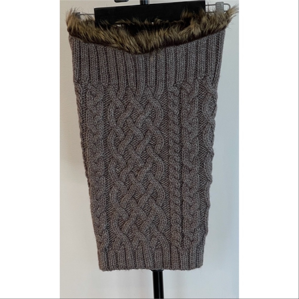 Vincent Pradier Cozy wool and faux fur neck muffler